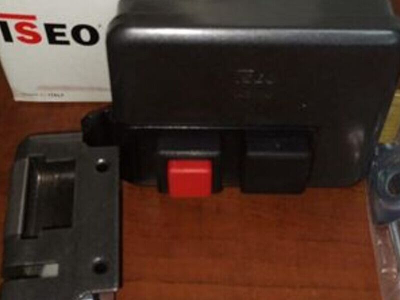 Chapa electrica con botón izquierda y derecha 