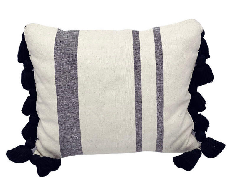 Cojin decorativo blanco y negro