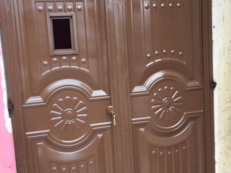 Puerta de metal