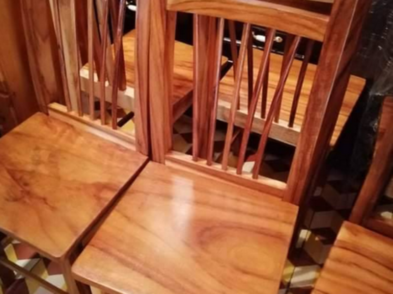 Silla de madera