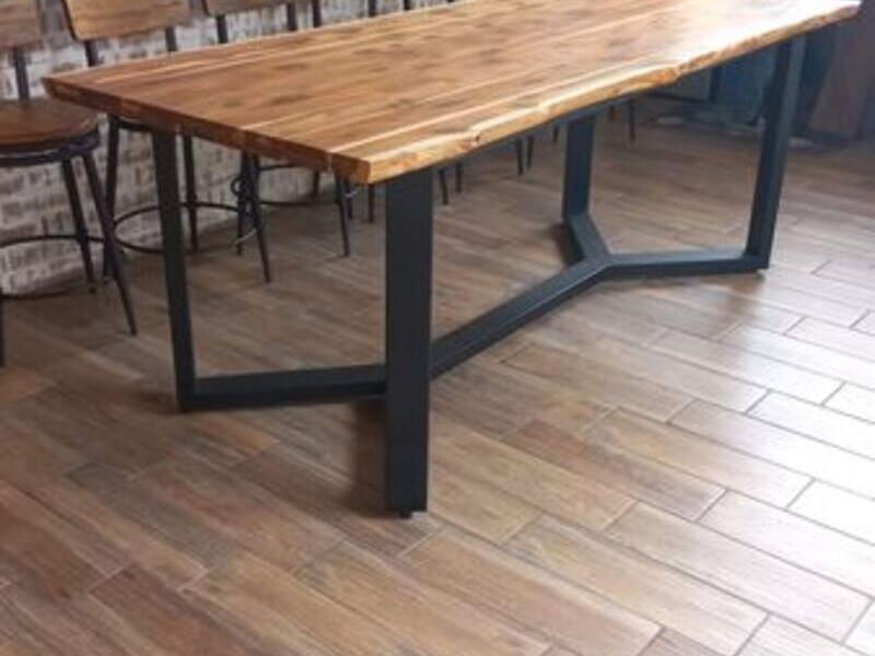 Mesa con tablón de madera TECA  