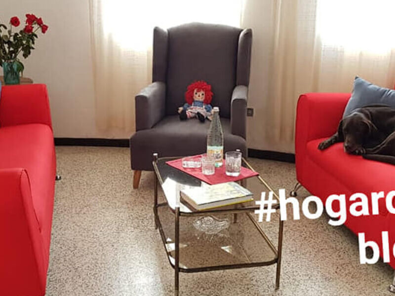 Juego de sala rojo