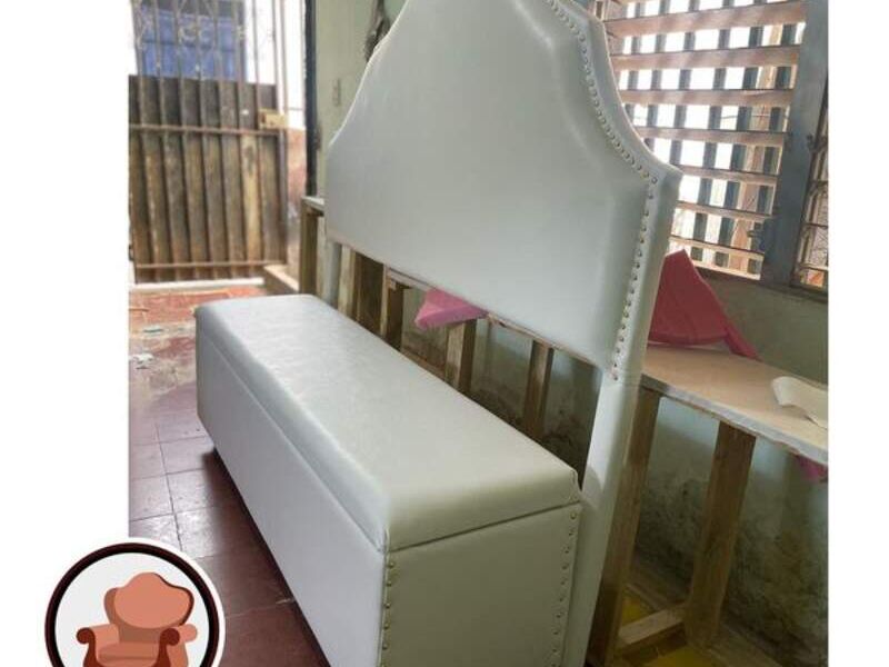 Cabecera de cuerina blanca