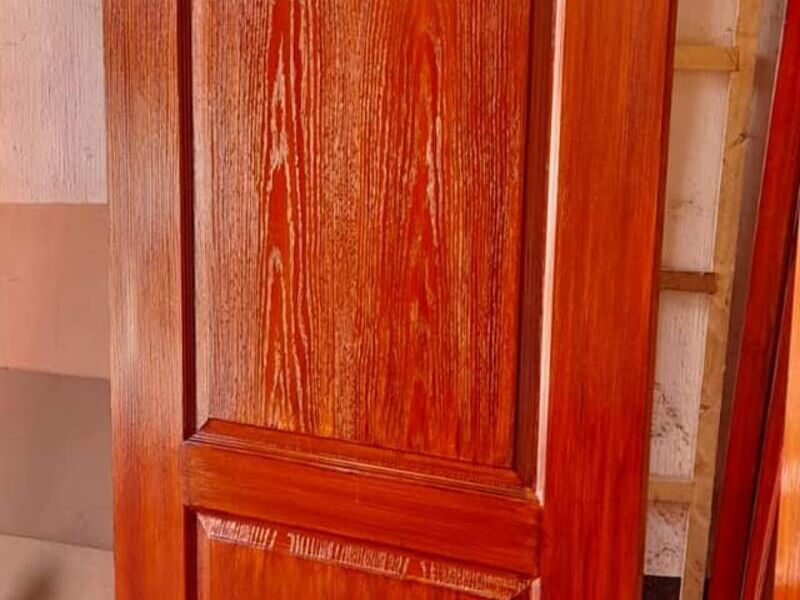 Puerta de madera de roble