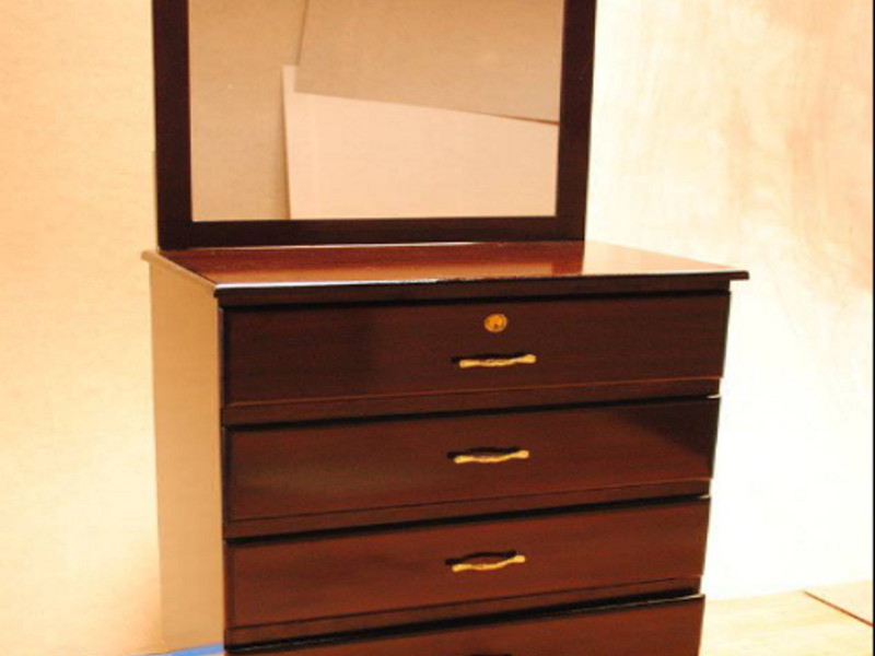 Cómoda de espejo cuadrado