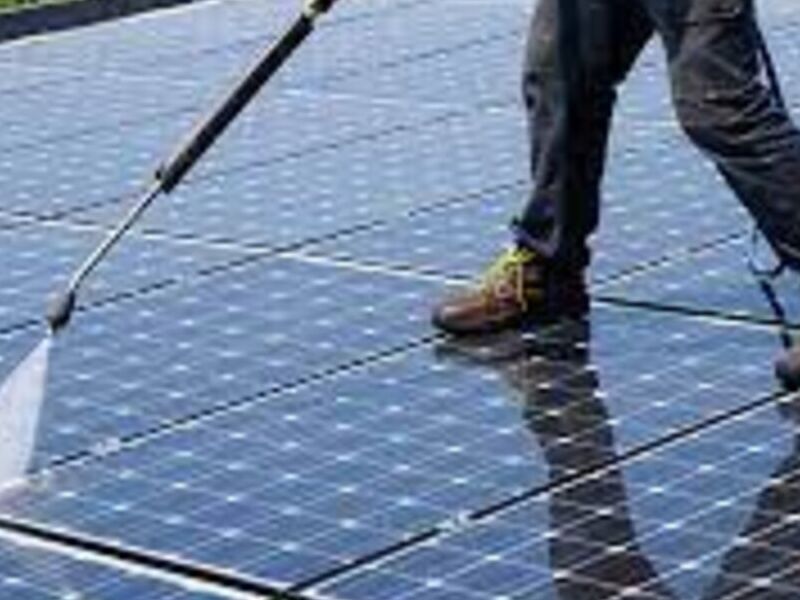 Mantenimiento de paneles solares en Guatemala 