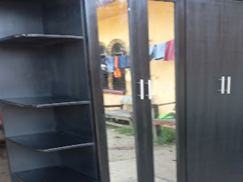 Armario madera negra