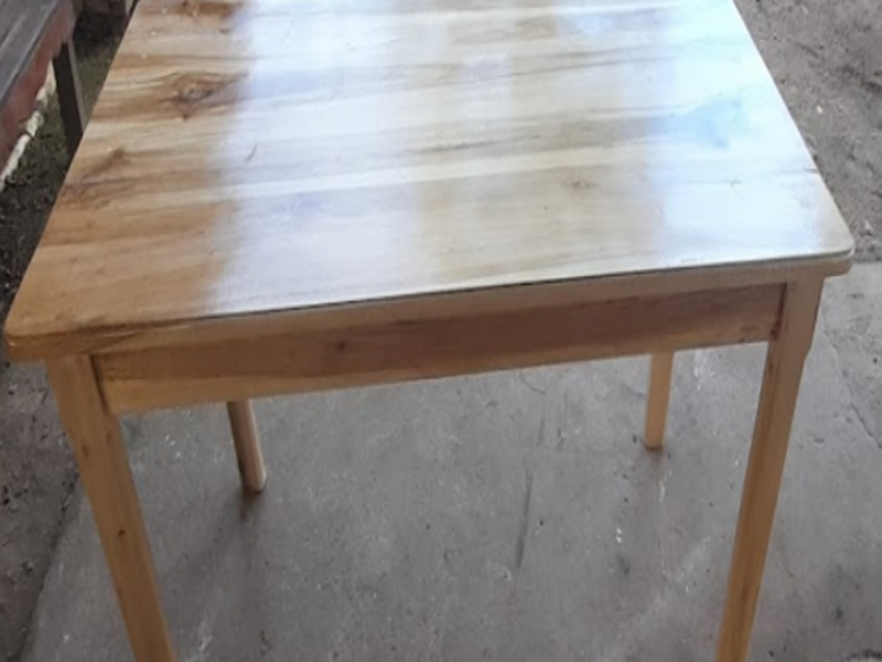 Mesa de comedor básica