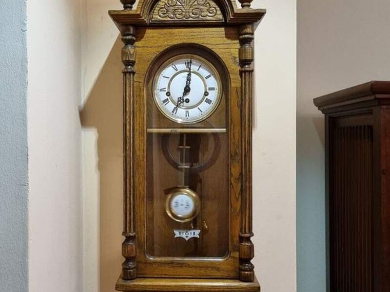 Reloj Howard Miller 