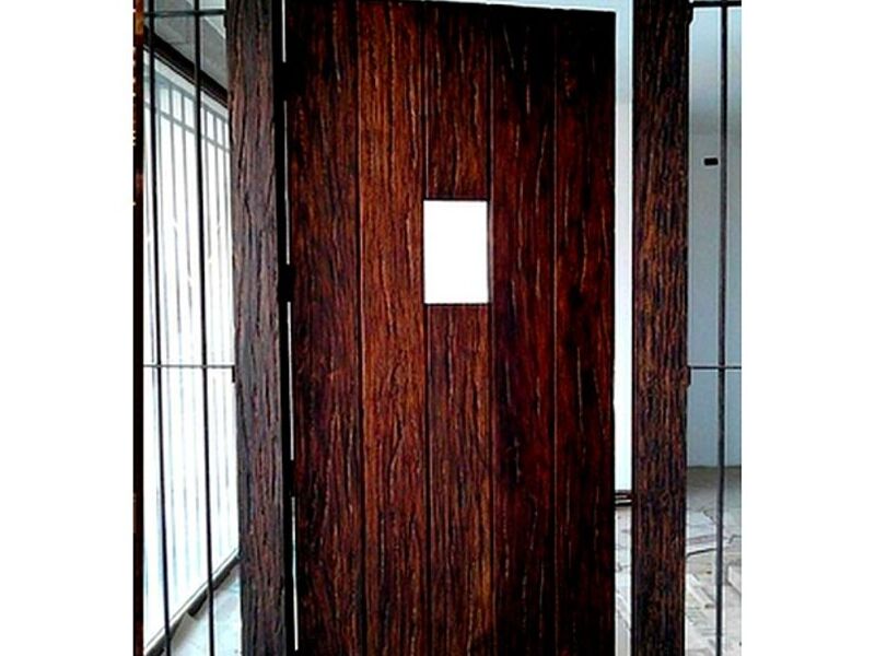 PUERTA DE MADERA RÚSTICA