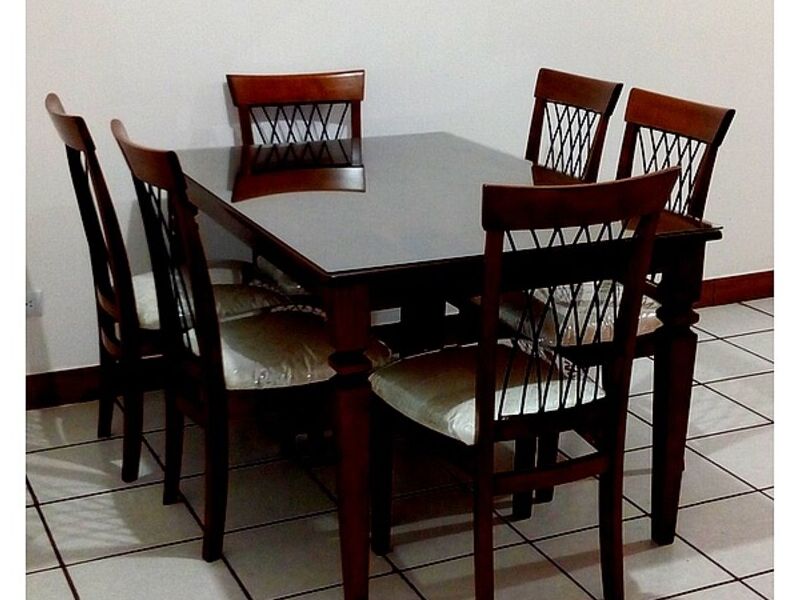 COMEDOR CUBIERTA DE VIDRIO