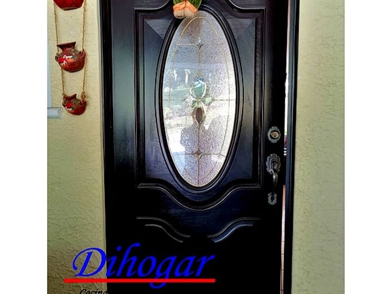PUERTA DE MADERA NEGRO CON CRISTAL
