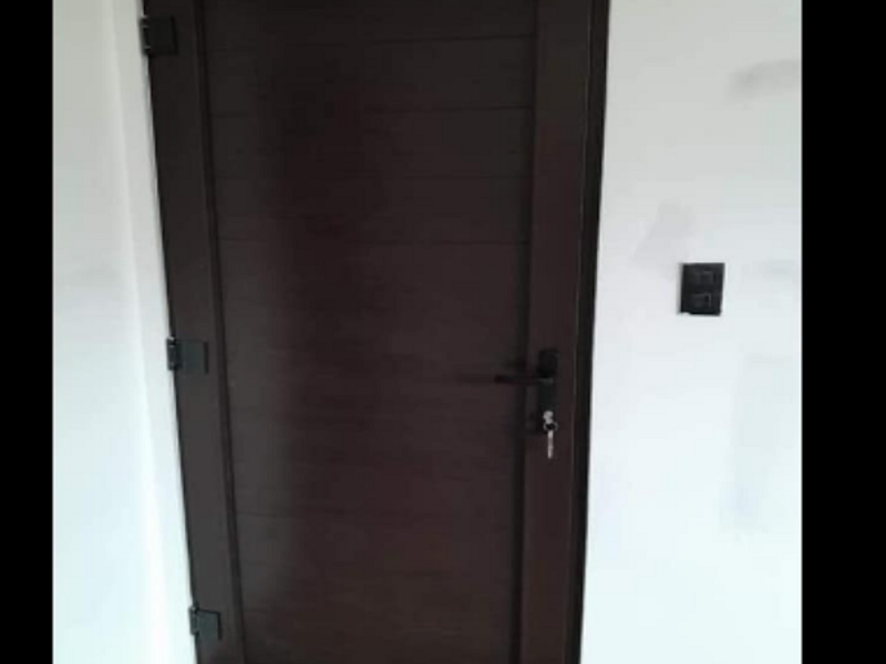 Puerta pvc café obscura