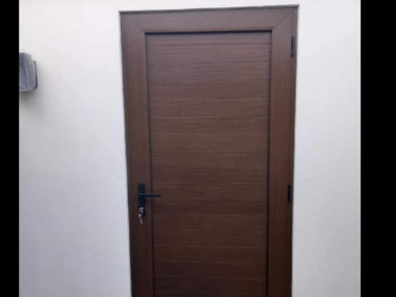 Puerta pvc café