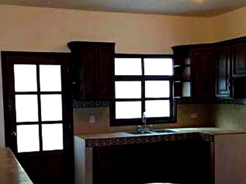 MESÓN DE PORCELANATO BEIGE