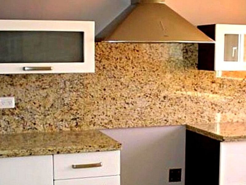 MESÓN DE GRANITO BEIGE