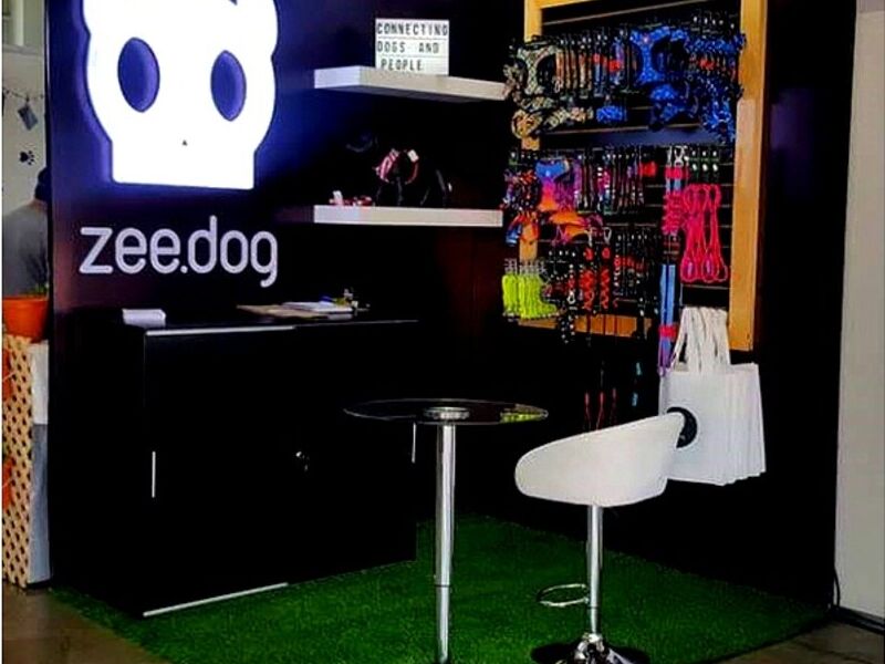 Stand publicitario Neón Santa Rosa