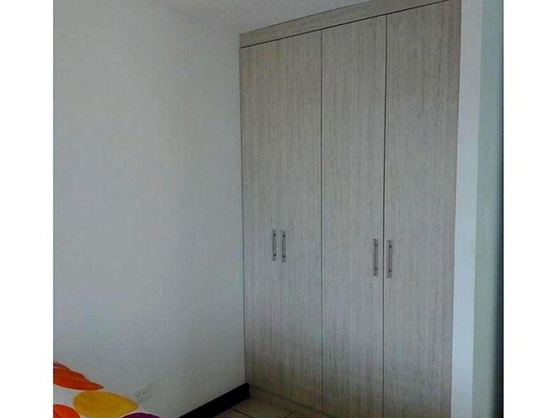 CLOSET DE MELANINA EMPOTRADO