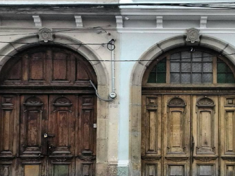 Puerta grande madera 