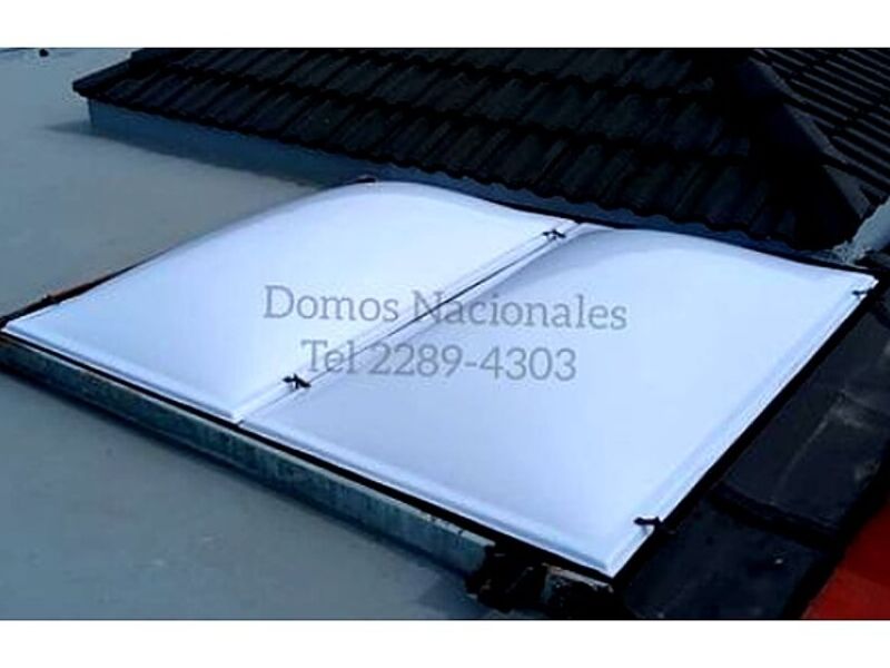 Domo Blanco Lechóso con estructura metálica
