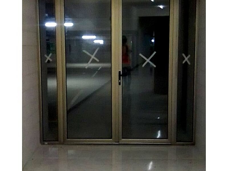 PUERTA DE ALUMINIO TIPO MADERA
