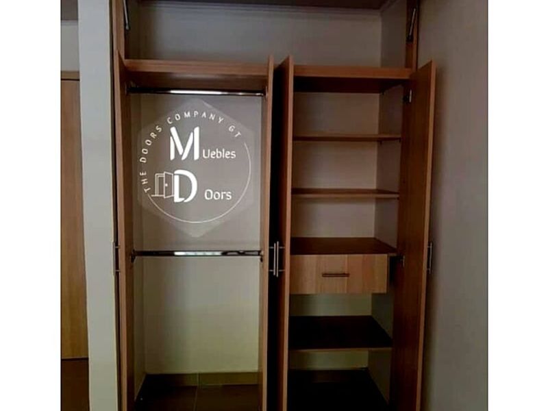 CLOSET EMPOTRADO ACABADO ROBLE 