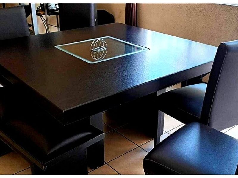COMEDOR COLOR NEGRO