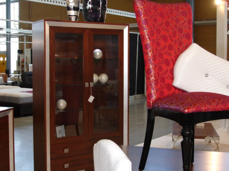 Mueble vitrina cuatro cajones Guatemala