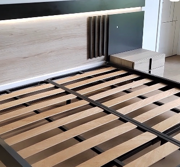 Cama con cabecero tapizado Guatemala
