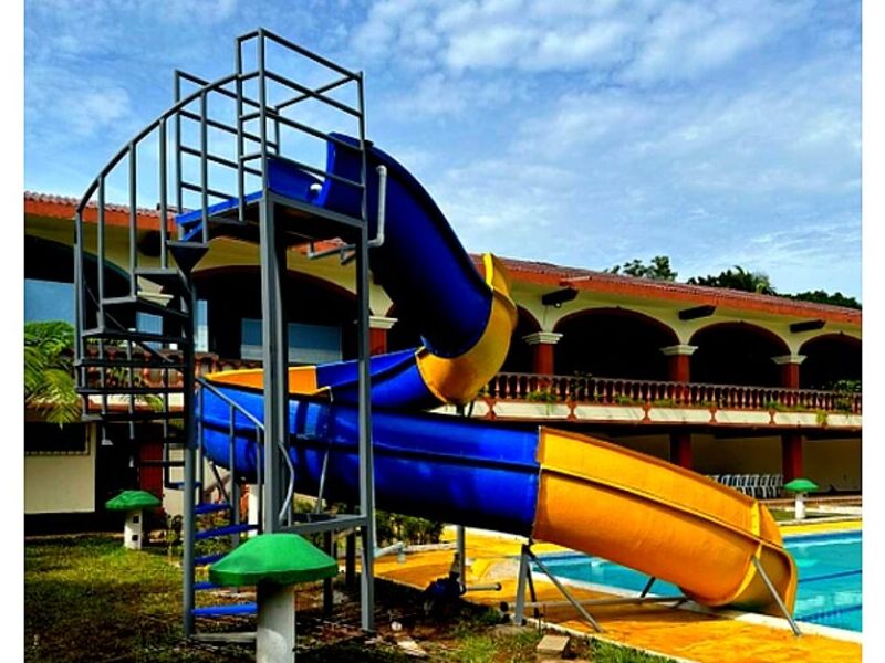 Toboganes sencillos para piscinas