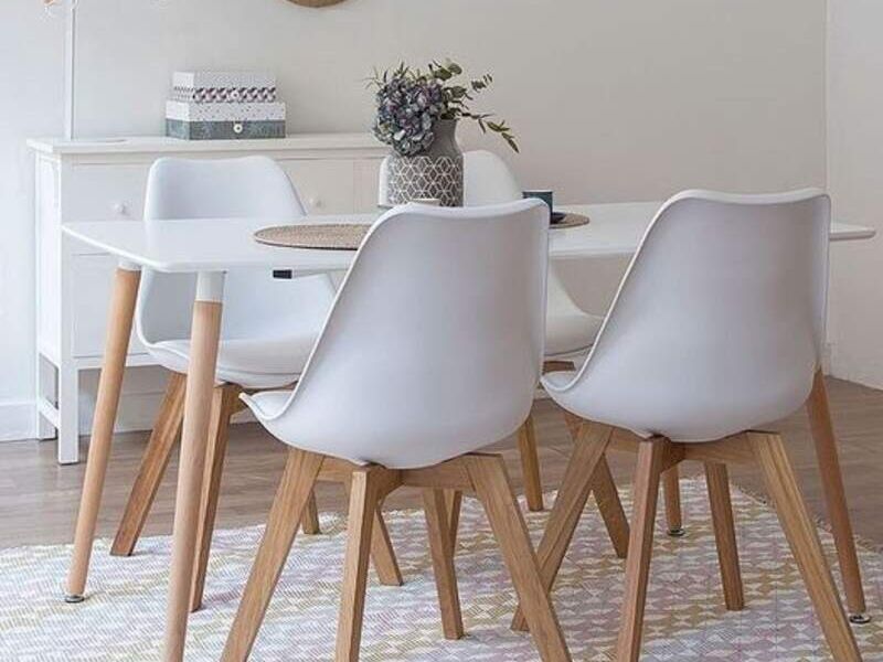 Combo de mesa y sillas de diseño