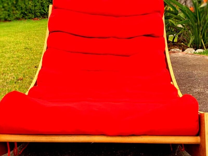 SILLA ROJA JARDIN GUATEMALA