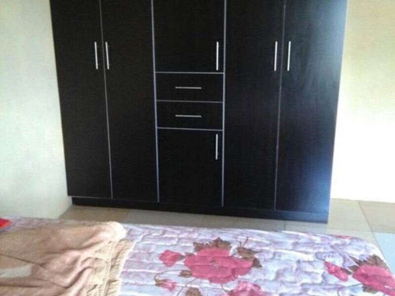 Closet negro pequeño