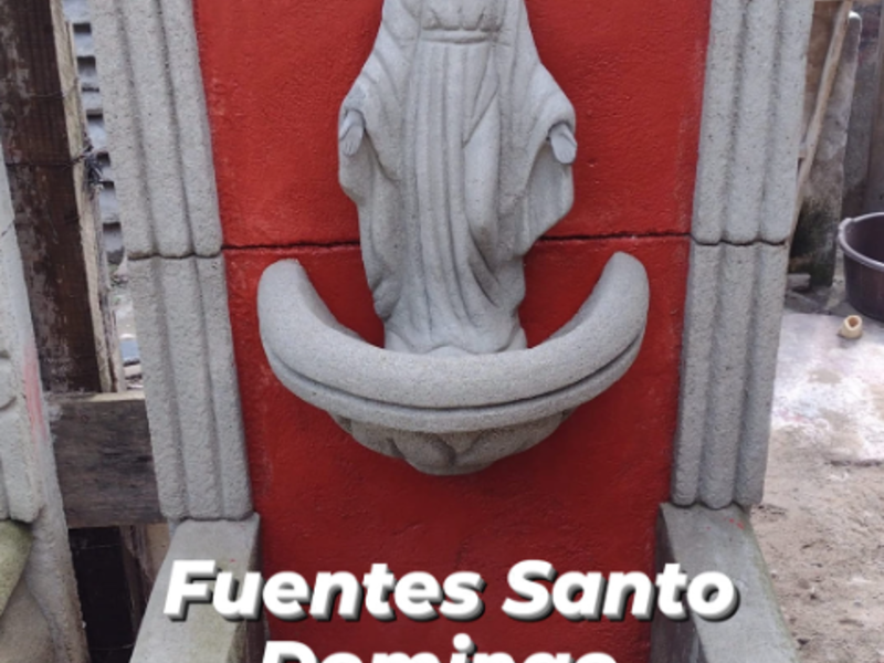 Fuente decorada religioso rojo Guatemala