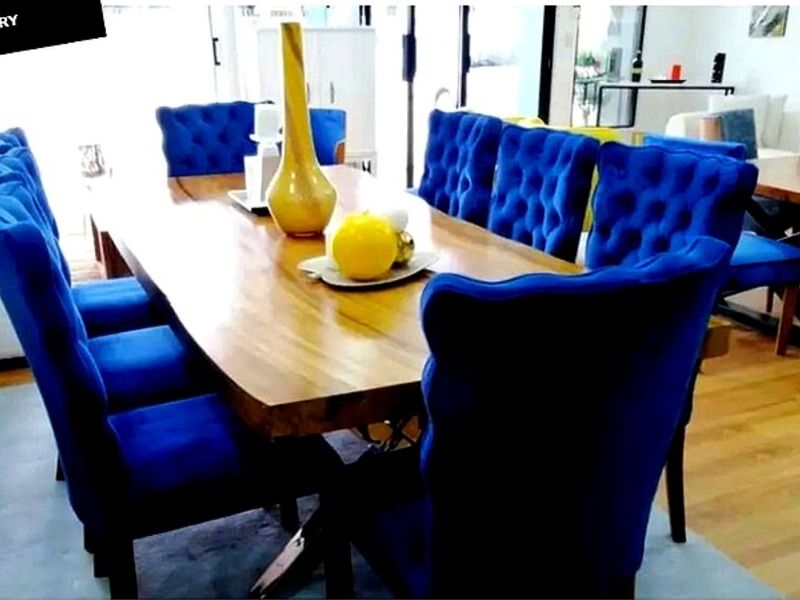 COMEDOR EN MADERA CONACASTE SILLAS AZULES