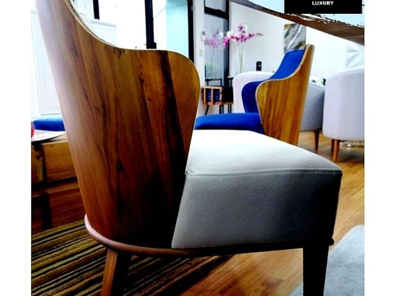 SILLA EN MADERA Y TELA COLOR BLANCO
