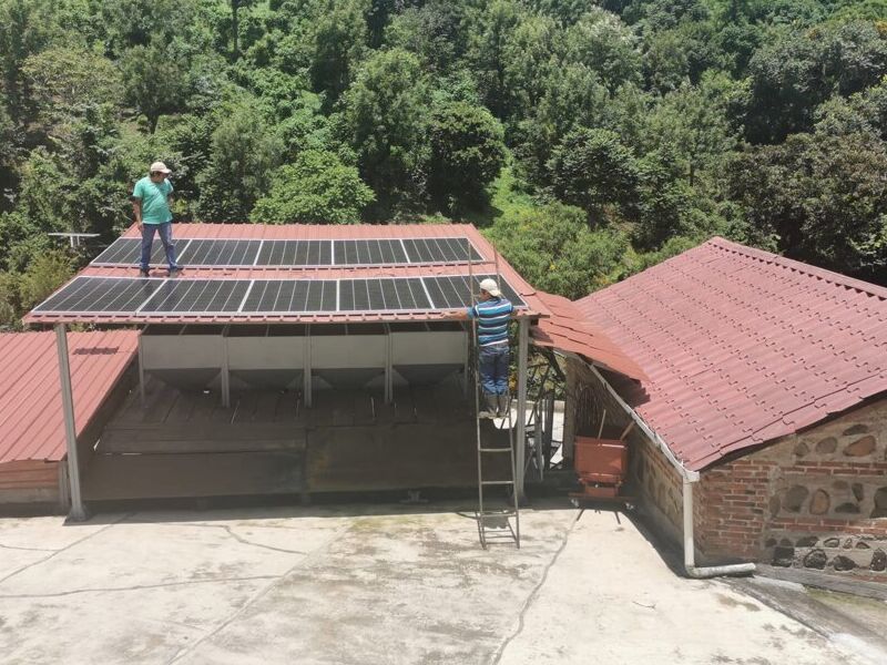 Panelería Solar en Granjas Guatemala