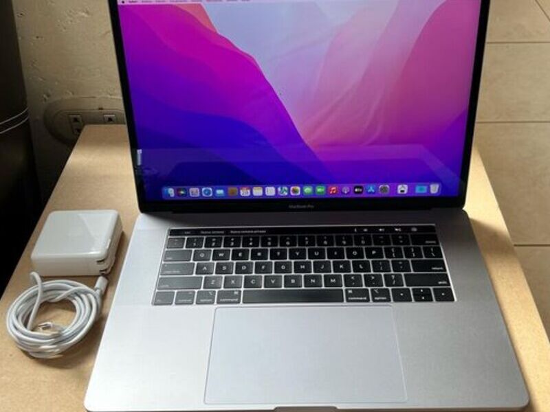 Macbook Pro 2019  pantalla 15.4”