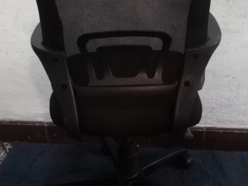 Sillas ejecutivas oscuras