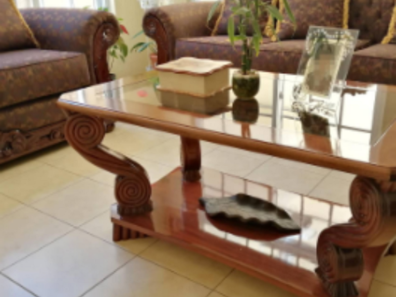 Mesa de centro con vidrio
