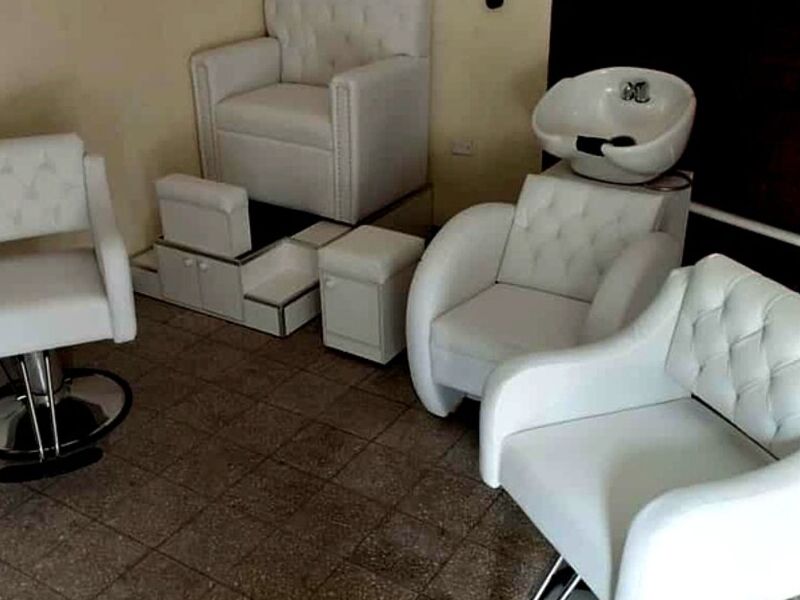 SILLAS DE PELUQUERÍA BASES METÁLICAS BLANCO