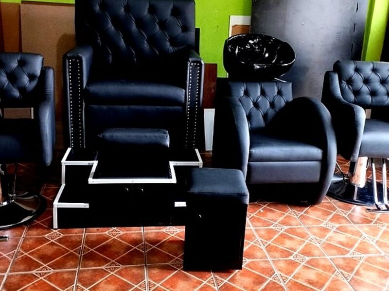 SILLAS DE PELUQUERÍA BASES METÁLICAS NEGRO