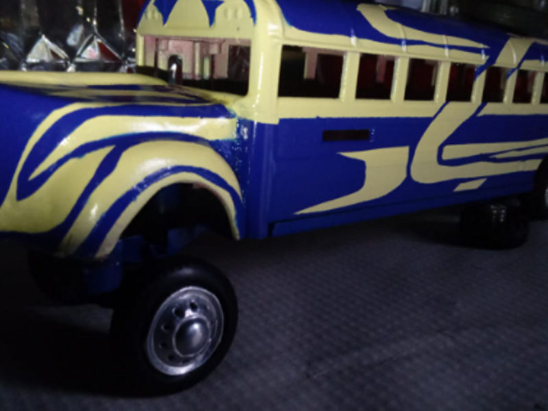 Bus azul miniatura