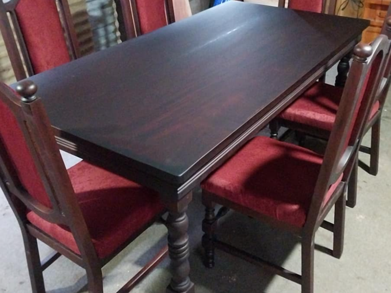 Comedor madera roja café Guatemala