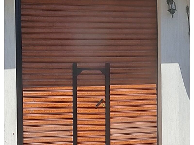Persianas color madera /puerta  Guatemala