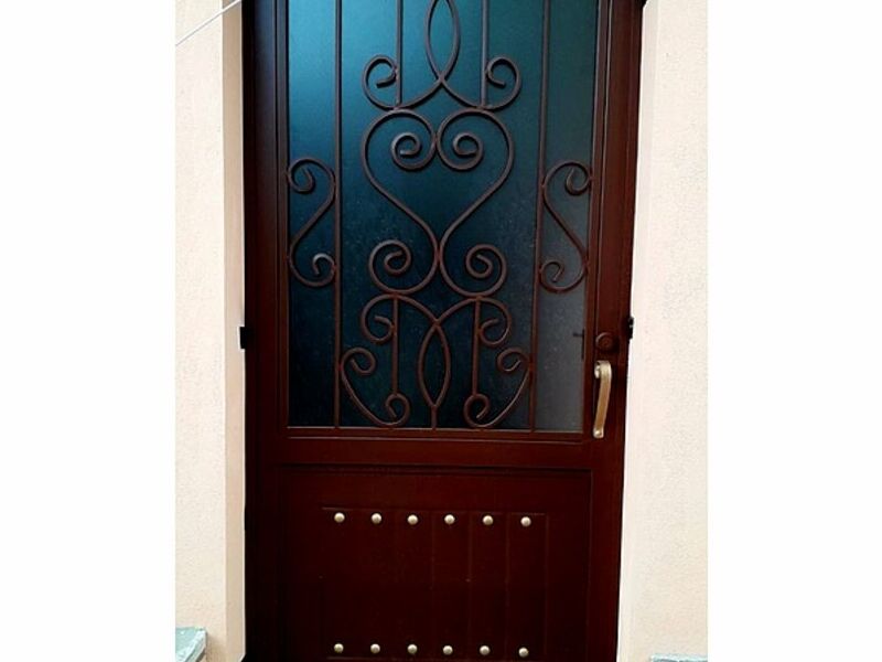 Puerta metal ventana Guatemala