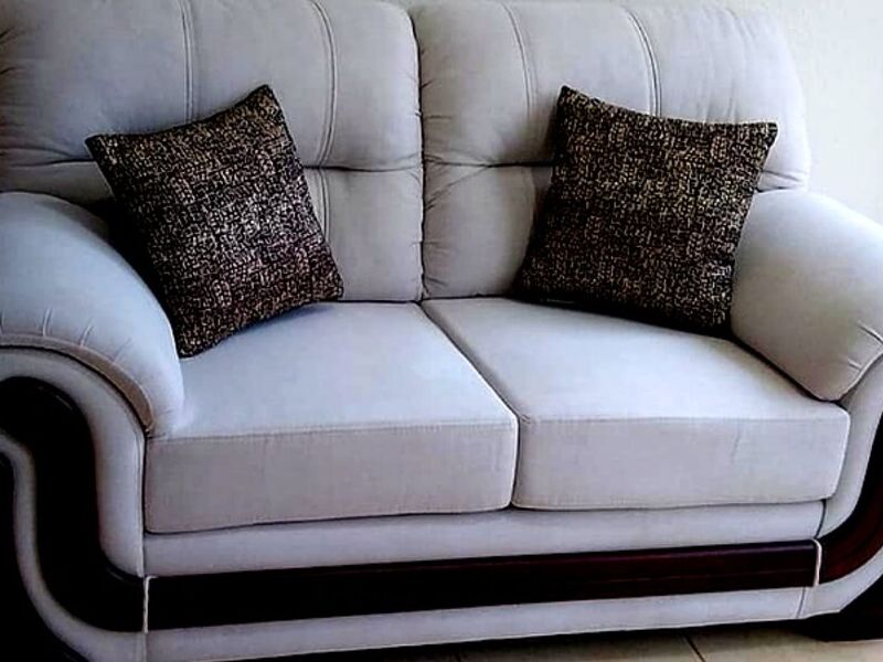 SOFA DOS PLAZAS BLANCO GUATEMALA