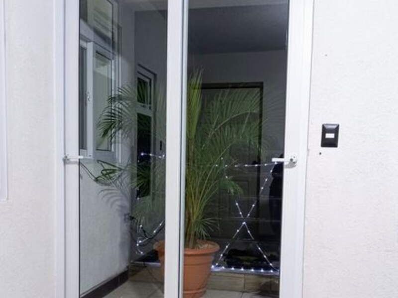 Puerta vidrio Guatemala