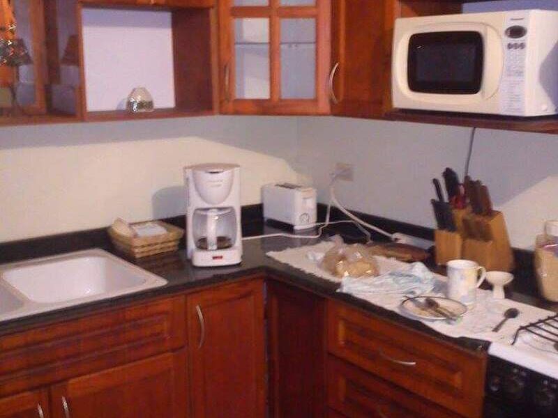 Cocina clásica rojiza