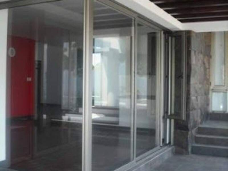 ventana abatible Aluver Guatemala